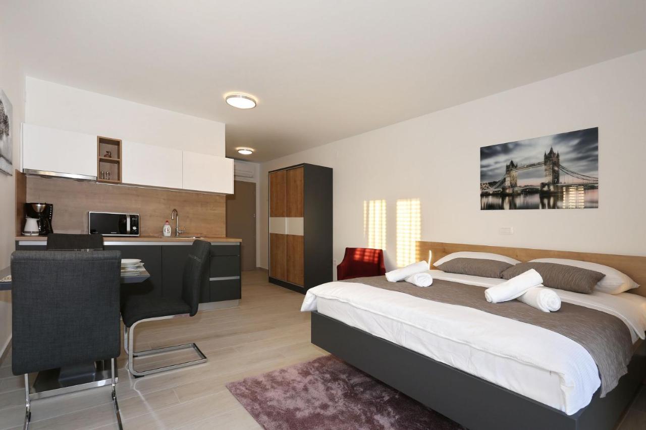 Apartment Ankora 1 With Heated Pool