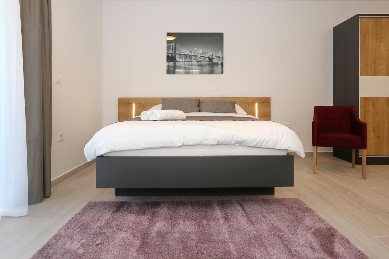 Apartment Ankora 1 With Heated Pool