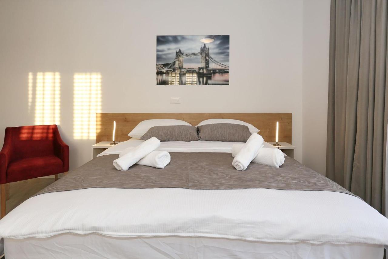 Apartment Ankora 1 With Heated Pool