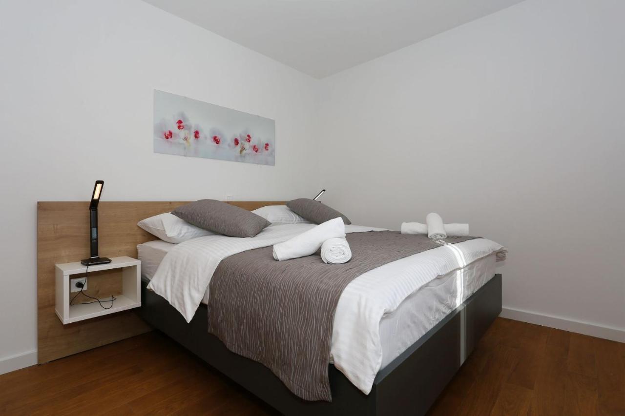Apartment Ankora 1 With Heated Pool