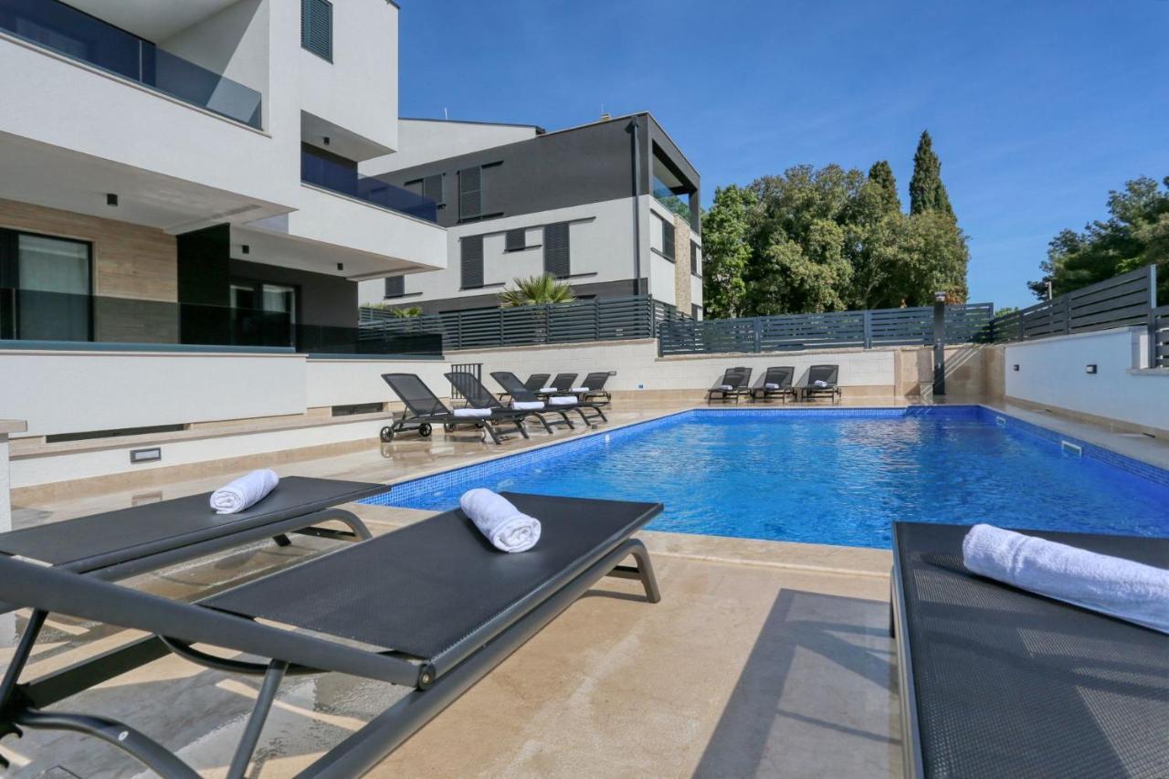 Apartment Ankora 1 With Heated Pool
